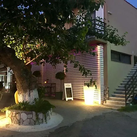 Teatro Deluxe Kato Rodini