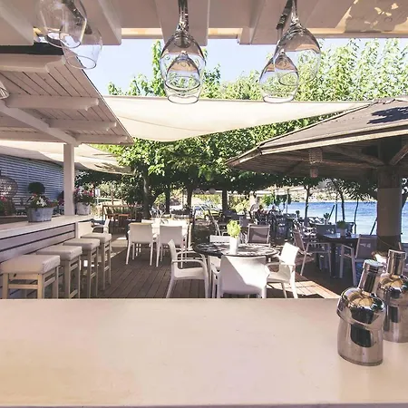 Teatro Deluxe Hotel *