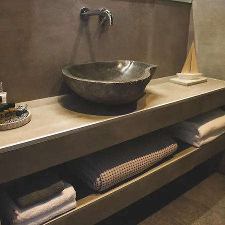 Teatro Deluxe * Kato Rodini