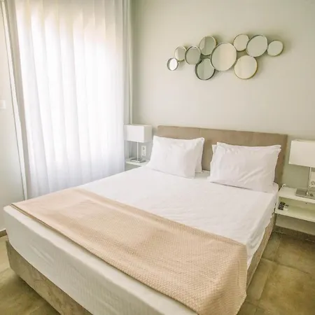 Teatro Deluxe Kato Rodini