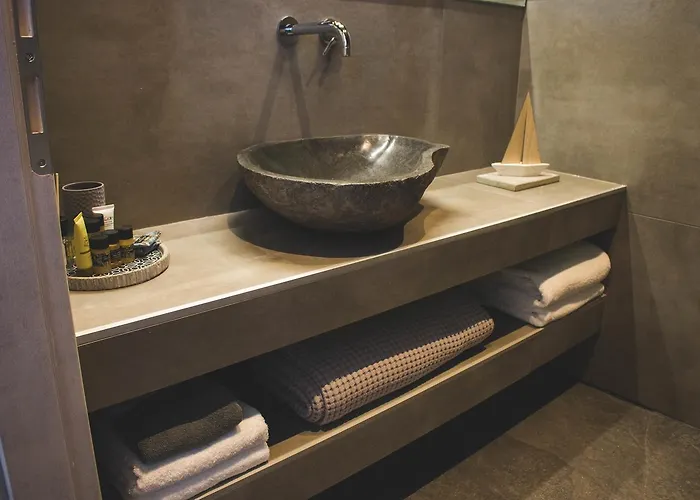 Teatro Deluxe * Kato Rodini